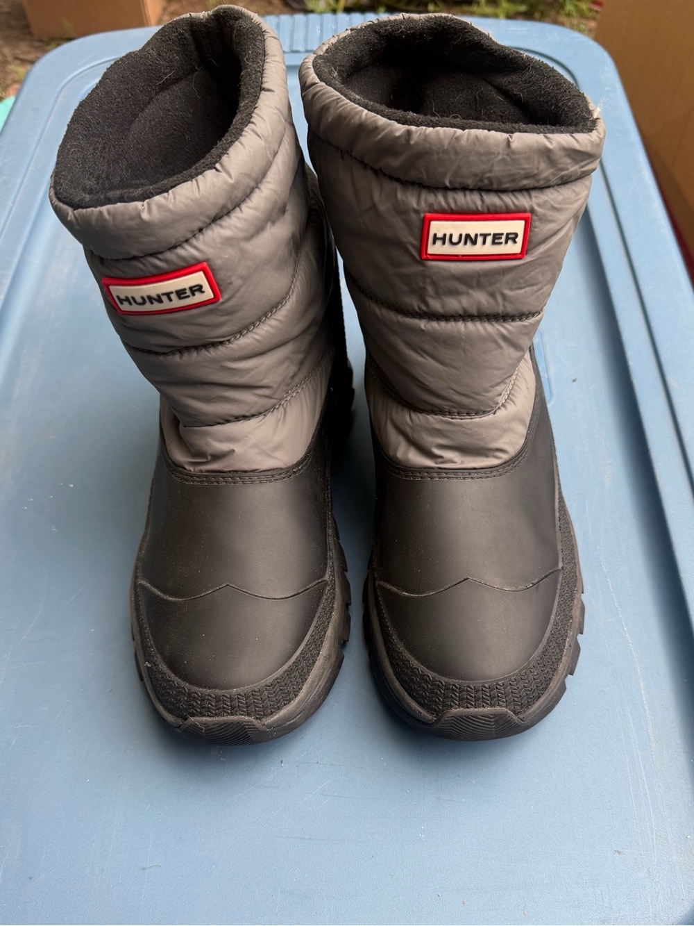 Hunter women’s size 8 Gray Insulated Snow Boots